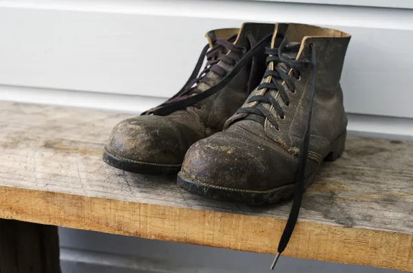 Gartenarbeit und Arbeit - Schuhe — Stockfoto