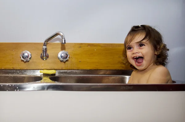 幼年期 - 入浴 — ストック写真