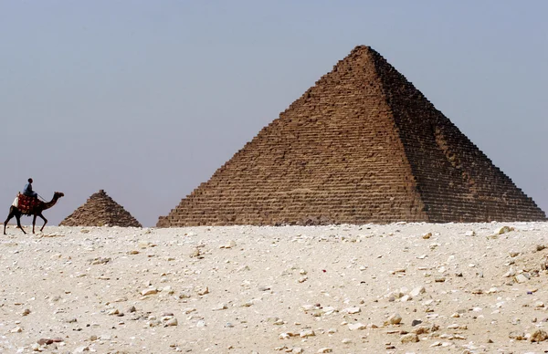 Egypte reizen foto's - de grote piramides in giza — Stockfoto
