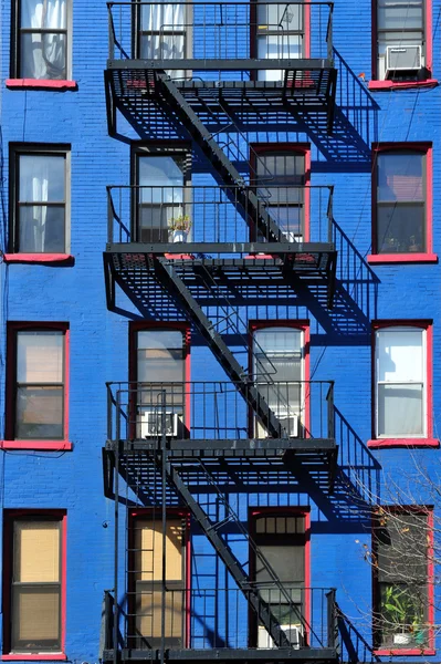 Fire escape new york byggnaden — Stockfoto