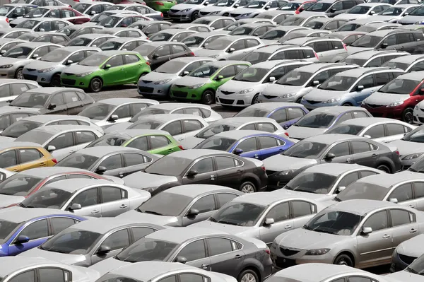 Muchos coches — Foto de Stock