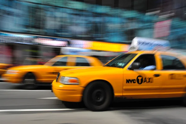 ぼやけたニューヨークのタクシー — ストック写真