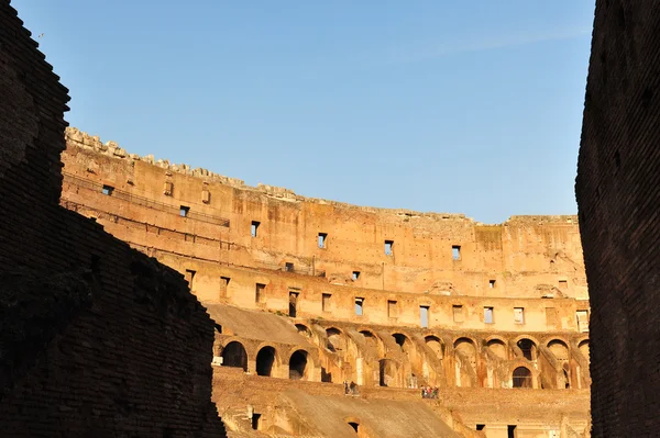 Antiguo coliseo romano en Roma, Italia — Foto de Stock