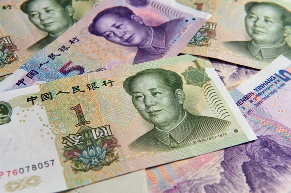 Kinesiska pengar - yuan räkningar — Stockfoto