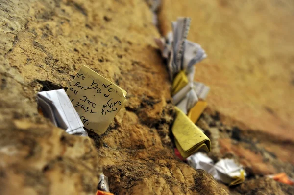 Notes to God in the wailing wall, Jerusalem, Israel — Stock Photo, Image