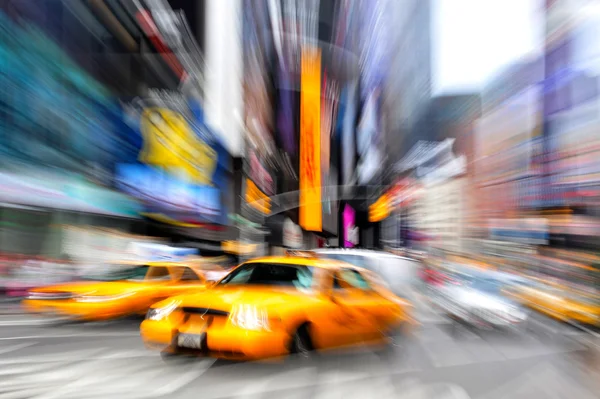 Размытое такси в Нью-Йорке — стоковое фото