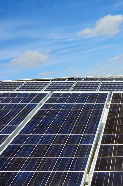 Güneş panelleri - ekolojik enerji — Stok fotoğraf