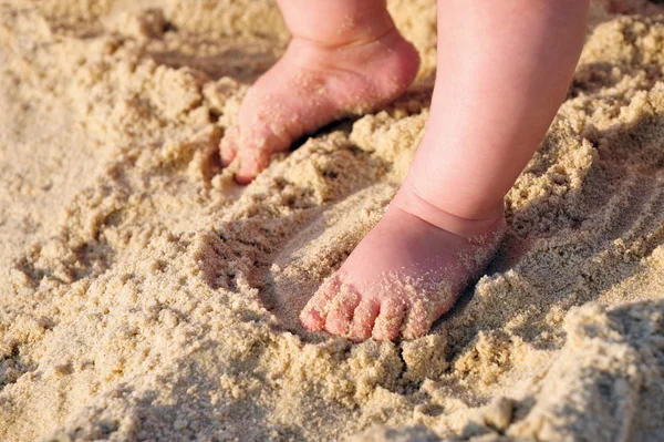 Пляж грати дитина мати — стокове фото