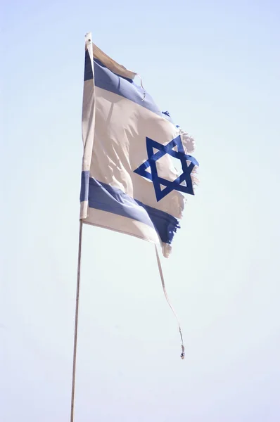 Poszarpane flagi Izraela — Zdjęcie stockowe