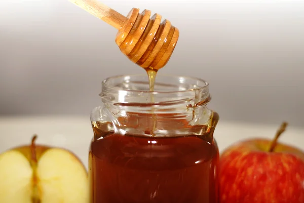 Rosh Hashana pomme traditionnelle et miel — Photo