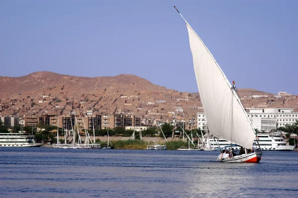 Kreuzfahrt auf ägyptischer Felucca — Stockfoto