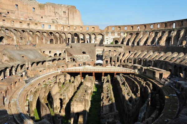 Ancient roman colosseum in Rome, Italy — Stock Photo, Image