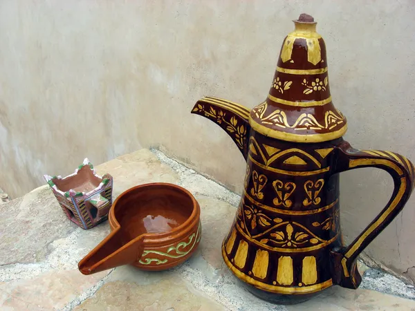 Finjan a pohár v al hazm fort v Ománu — Stock fotografie