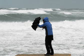 Starker Wind und Regen am Strand
