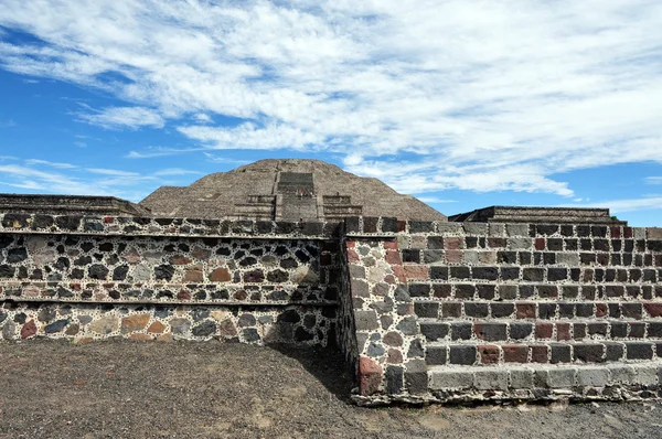 Teotihuacan piramitleri — Stok fotoğraf