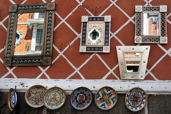 Spiegel in den Straßen der Stadt Puebla — Stockfoto