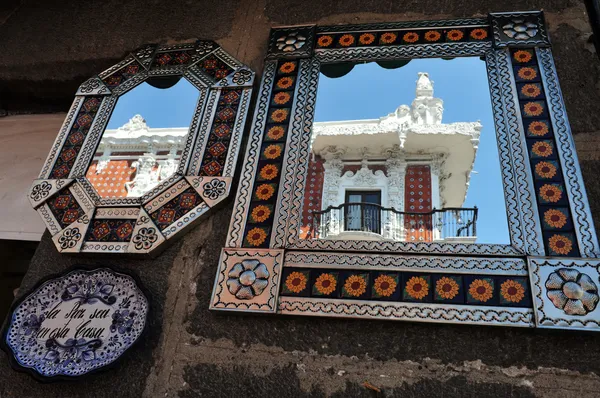 Дзеркала в місті Puebla — стокове фото