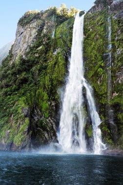 Yeni Zelanda fiordland