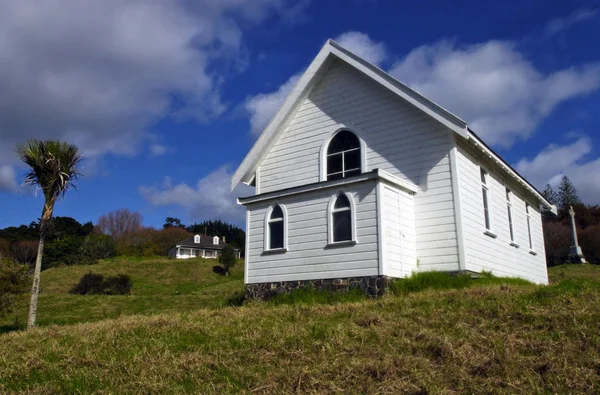 Церковь в Мангебу, Хореке, Хокианга-Харбур, Новая Зеландия — стоковое фото
