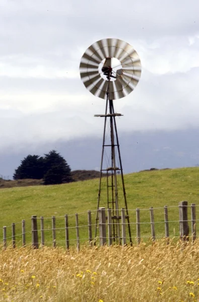 Old Wind Mill, New Zealand Farm — Stock Photo, Image