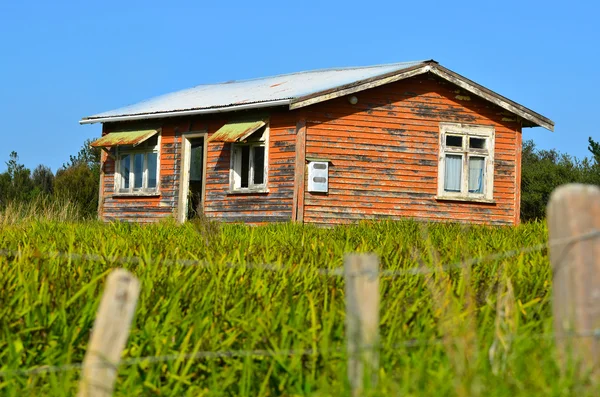 Casa de fazenda deserta . — Fotografia de Stock