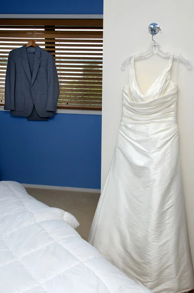 Vestido de casamento & Vestuário cerimonial — Fotografia de Stock