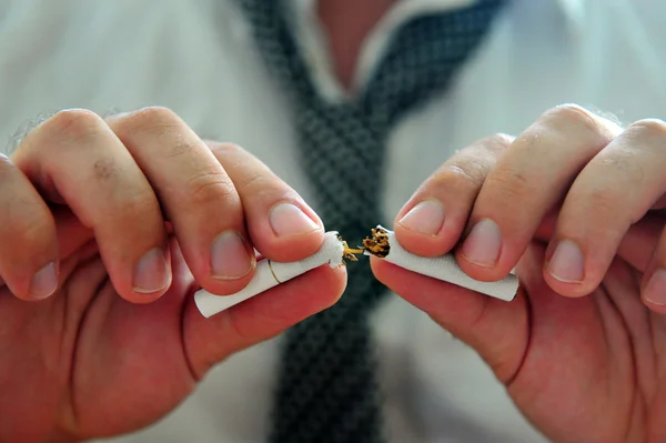 Quitting smoking — Stock Photo, Image