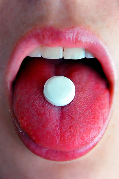 Tabletten einnehmen — Stockfoto