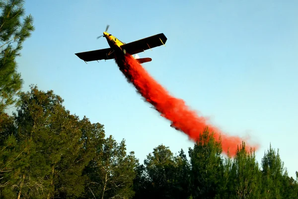 Lucha contra incendios aéreos — Foto de Stock