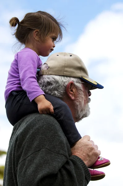 Grandfather plays with grand daughter — Stock Photo, Image