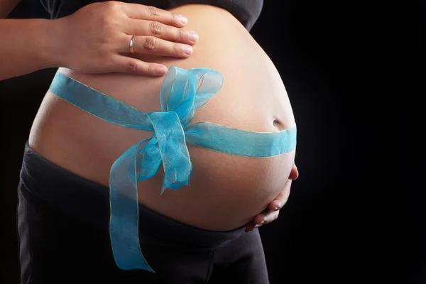 임신과 블루 리본 — 스톡 사진