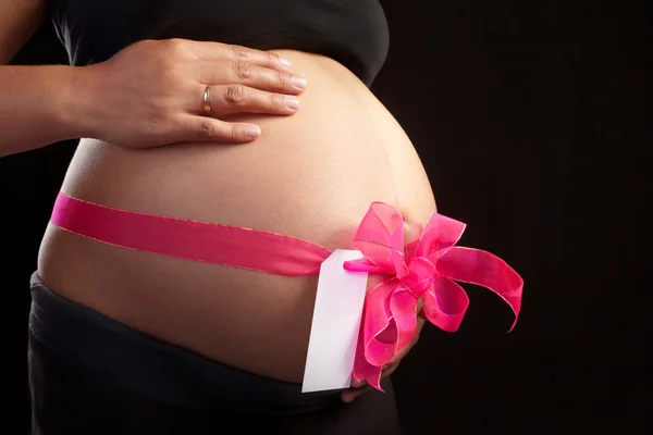 怀孕和粉红丝带 — 图库照片