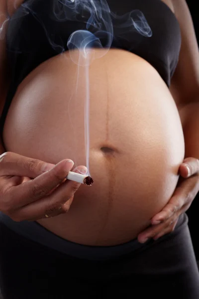 Ciąży i palenie — Zdjęcie stockowe