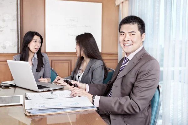 Grupo de empresas que trabajan juntas — Foto de Stock