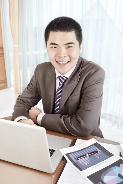Businessman working in the office — Stock Photo, Image