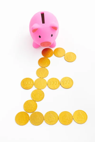 Piggy bank en pond sterling teken — Stockfoto