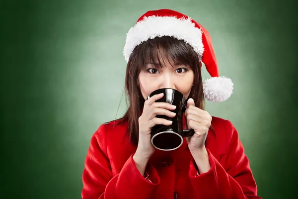 Chica de Navidad con taza de bebida —  Fotos de Stock