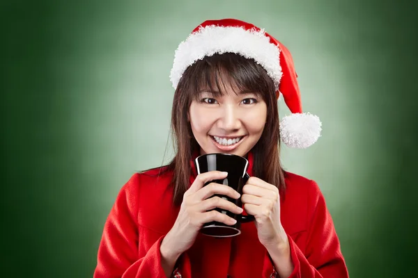 Noel kızı içecek bir fincan — Stok fotoğraf