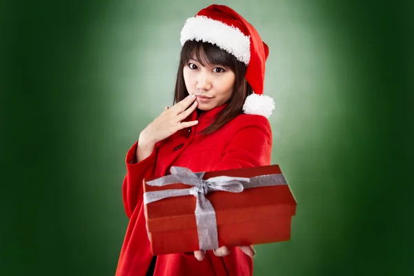 Navidad chica presentando regalo —  Fotos de Stock