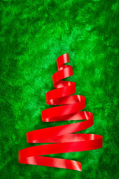 赤いリボン クリスマス ツリー — ストック写真