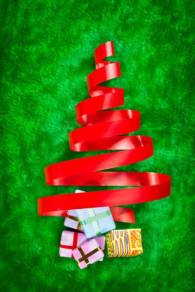 Červená stuha vánoční strom — Stock fotografie