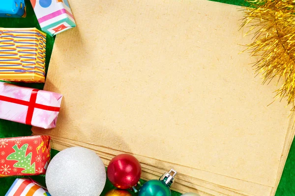 Blanco papier en Kerstcadeaus — Stockfoto