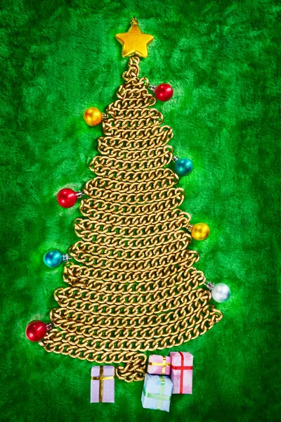 Golden chain Christmas tree on green — Stock Photo, Image
