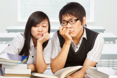 Two stressful students clipart