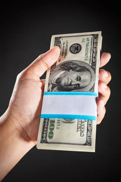 Mână care deține bani — Fotografie, imagine de stoc