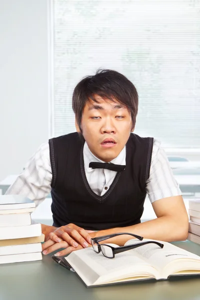 Chinese college male awake in classroom — Stock Photo, Image