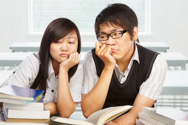 Dois estudantes estressantes — Fotografia de Stock