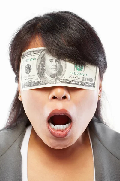 Femme d'affaires aveuglée avec de l'argent — Photo
