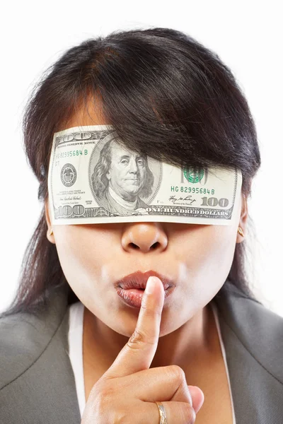 お金で盲目にされている女性実業家 — ストック写真