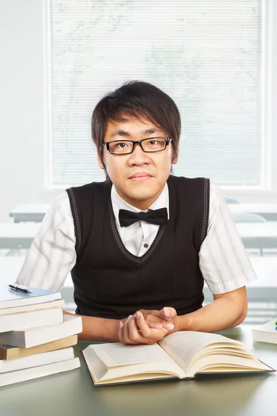 Kinesiska college manlig student — Stockfoto